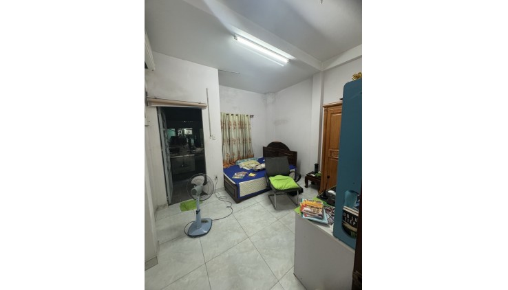 NHÀ TỈNH LỘ 10 - SÁT MẶT TIỀN - 55M2 - 3 TẦNG 3PN - SỔ HOÀN CÔNG ĐỦ GIÁ 4.5 TỶ